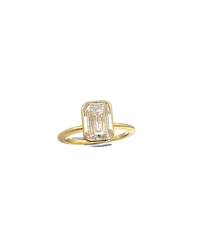 14 Karat Yellow Gold 3.01 Carat VS1/E Lab Grown Emerald Cut Diamond Engagement Ring 444-00070