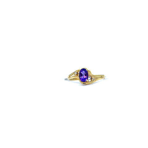 10 KARAT YELLOW GOLD OVAL SHAPED AMETHYST WITH TWO DIAMONDS 200-00085